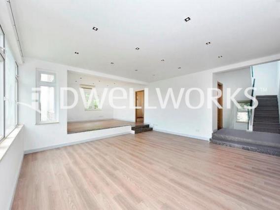 84 Repulse Bay Road