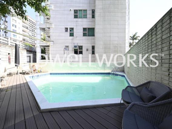 84 Repulse Bay Road