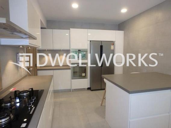 84 Repulse Bay Road
